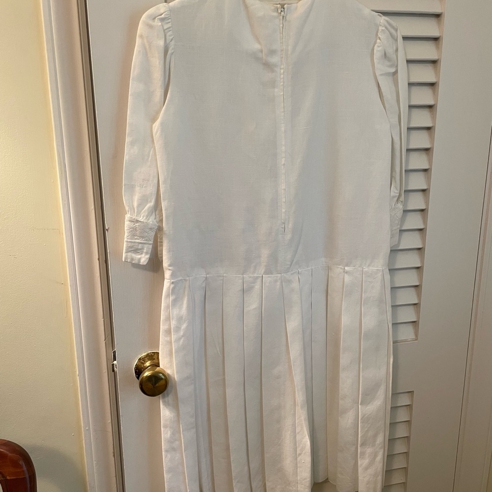 Paper white dress - Picture 2 of 4